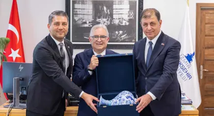 Büyükelçi Lora’dan Başkan Tugay’a ziyaret