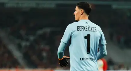 Fenerbahçe eski kalecisini geri istiyor: Berke Özer yeniden sarı-lacivertli formayı giymeye yakın!