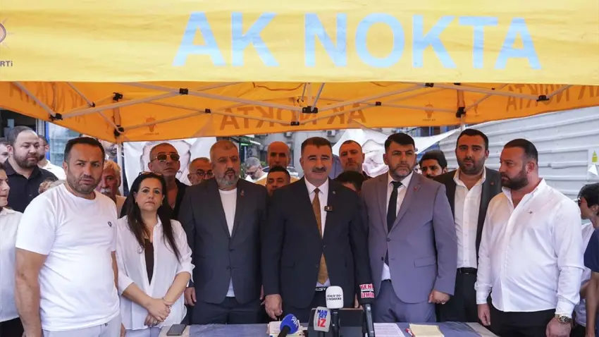 İzmir'de CHP ve diğer partilerden 500 kişi AK Parti'ye katıldı haberinin görseli