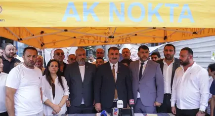 İzmir'de CHP ve diğer partilerden 500 kişi AK Parti'ye katıldı