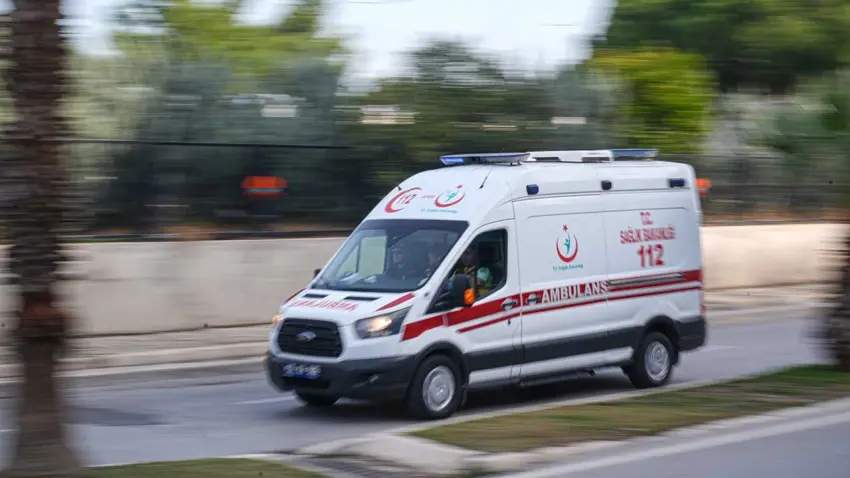 İzmir'de otomobilin çarptığı elektrikli motosiklet sürücüsü hayatını kaybetti haberinin görseli