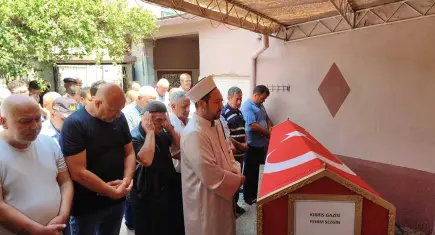 İzmir'de vefat eden Kıbrıs gazisi son yolculuğuna uğurlandı