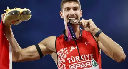 İzmirli İsmail Nezir’den Avrupa Şampiyonası’nda bronz madalya