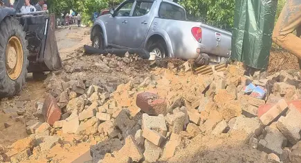 2 saatlik sağanak heyelana yol açtı:Kayısı hasadı seller altında kaldı 