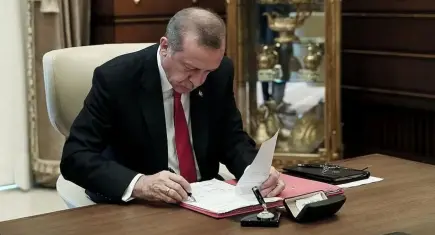 3 bakanlıkta atama ve görevden alma kararları Resmi Gazete’de