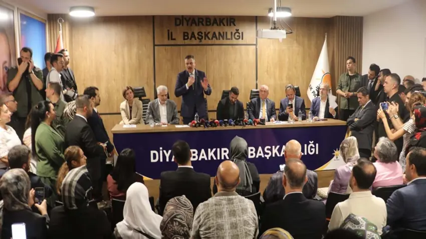Bakan Çiftçi: Alihan Kuriş suç şebekesinin üst yönetimine operasyon yapıldı haberinin görseli