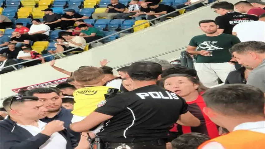 Fenerbahçe forması çıkartılan çocuğa ilişkin soruşturmada 1 gözaltı haberinin görseli