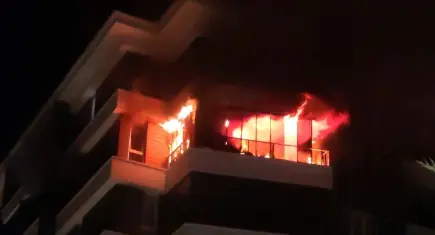Aksaray’da apartman yangını: 14 kişi dumandan etkilendi