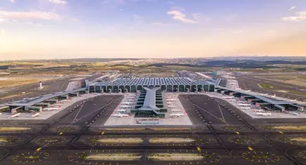 İstanbul Havalimanı’nda tarihi rekor: Bir günde 290 bin 287 yolcu