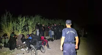 İzmir'de düzensiz göçmen operasyonu: Dikili ve Foça'da 62 göçmen yakalandı