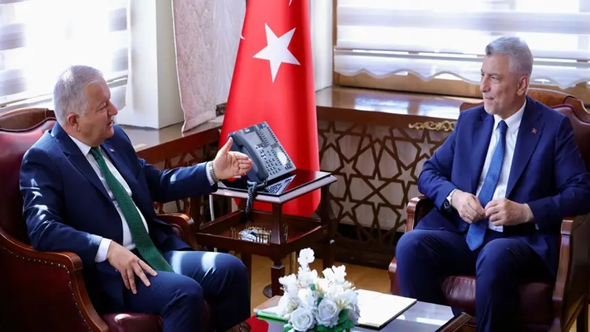 Bakan Bolat: Bizim belediyelerimiz yan gelip yatmaz haberinin görseli