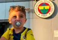 Forması çıkartılmaya çalışılan minik Fenerbahçeli taraftar Kadıköy’de