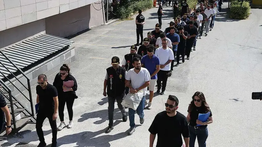 "İnternet Altyapısı Değişiyor" yalanıyla 801 kişiyi dolandırdılar: 53 zanlı cezaevinde haberinin görseli