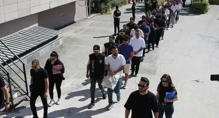 "İnternet Altyapısı Değişiyor" yalanıyla 801 kişiyi dolandırdılar: 53 zanlı cezaevinde