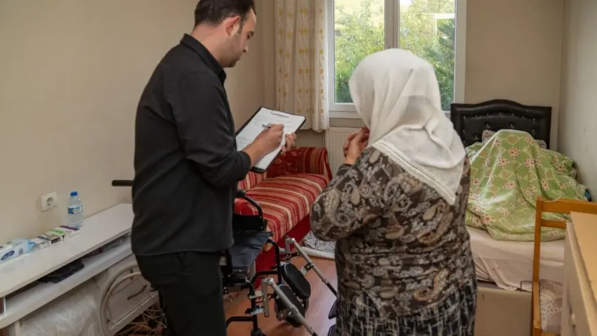 İzmir'de engellilere medikal malzeme desteği dijitale taşındı haberinin görseli