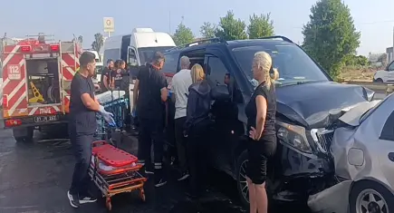 Manavgat'ta zincirleme kaza: 6'sı turist 17 yaralı