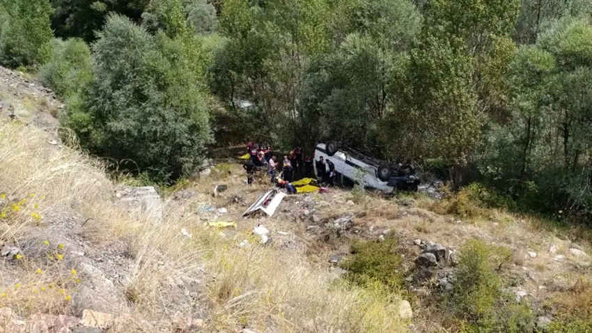 Yolcu minibüsü şarampole devrildi: Çok sayıda ölü var! haberinin görseli