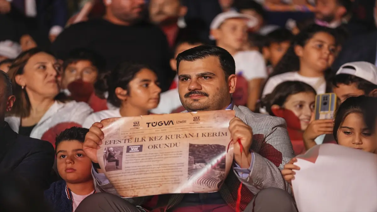 AK Parti’li İnan, TÜGVA İzmir Yaz Okulları Final Programı'nda konuştu görseli