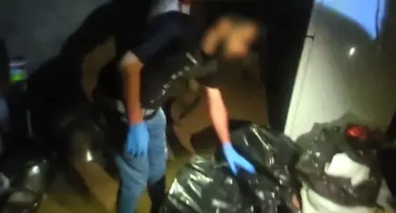 Başkale’de operasyon: 48 kilo esrar ve 1200 litre kaçak akaryakıt ele geçirildi