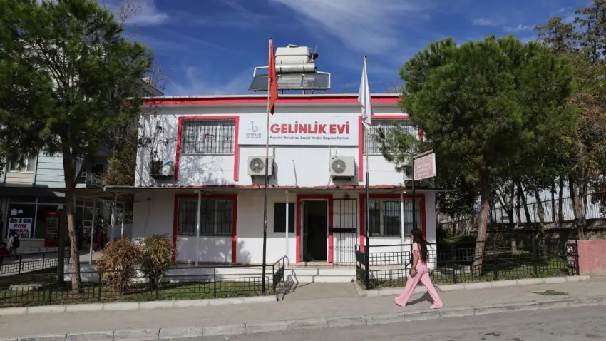 Bayraklı’da düğün hazırlığı yapan çiftlere belediyeden destek haberinin görseli