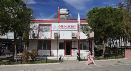 Bayraklı’da düğün hazırlığı yapan çiftlere belediyeden destek