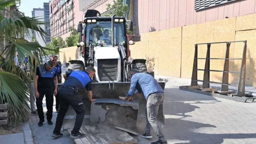 Bornova’dan kaldırım ve yol işgallerine sıkı denetim