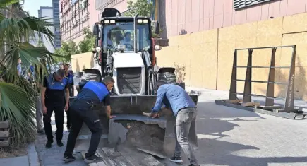 Bornova’dan kaldırım ve yol işgallerine sıkı denetim