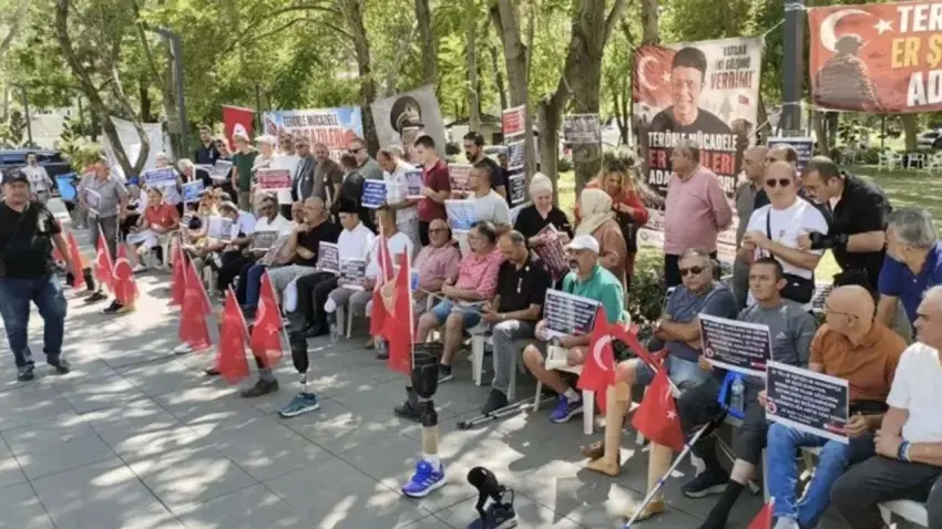 Güvenpark’ta 37 günlük eyleme şafak operasyonu: Şehit aileleri ve gaziler tahliye edildi haberinin görseli