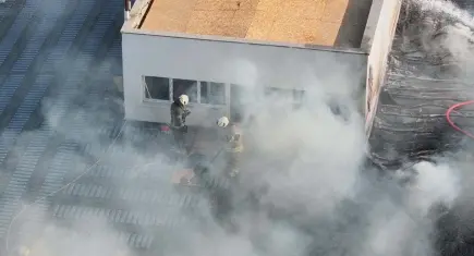 İzmir haber: Konak’ta 8 katlı binada çatı yangını