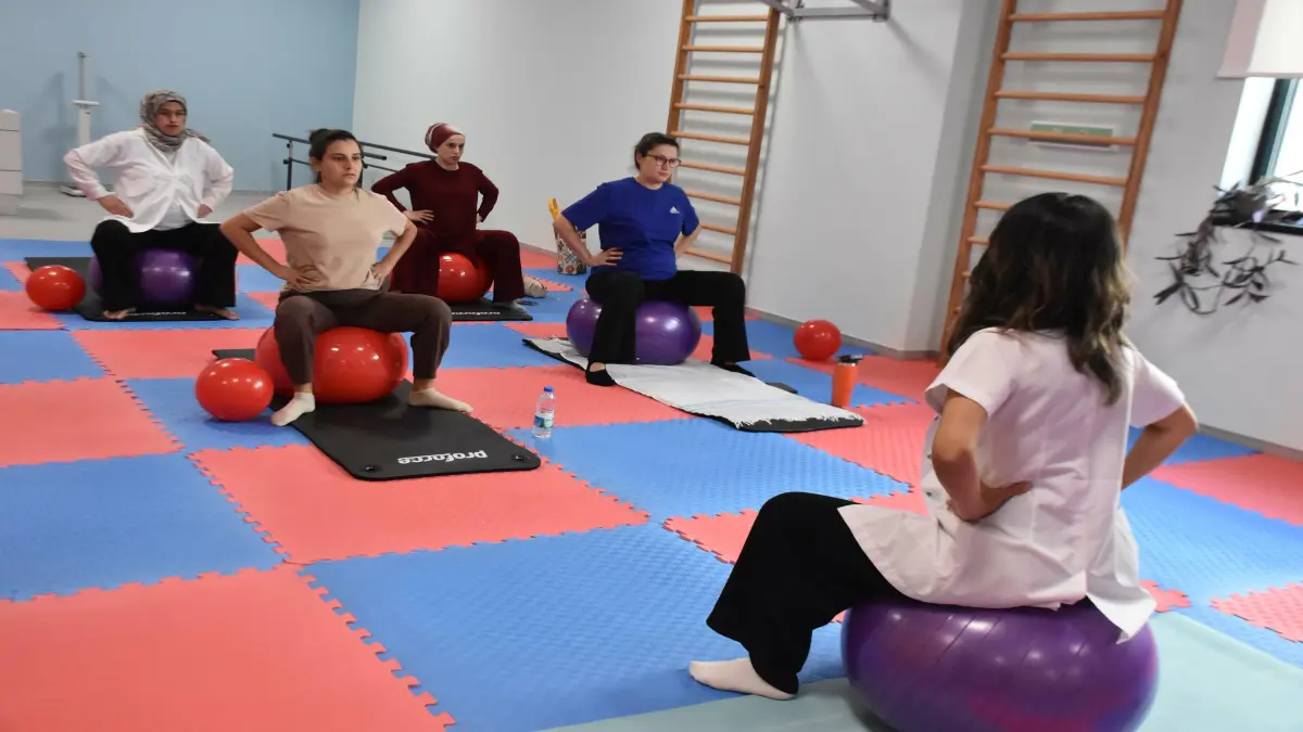 İzmir Şehir Hastanesi'nde gebe egzersiz programı ile doğuma hazırlık görseli