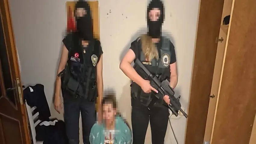 Kırmızı bültenle aranan Faslı uyuşturucu kaçakçısı İstanbul'da yakalandı haberinin görseli