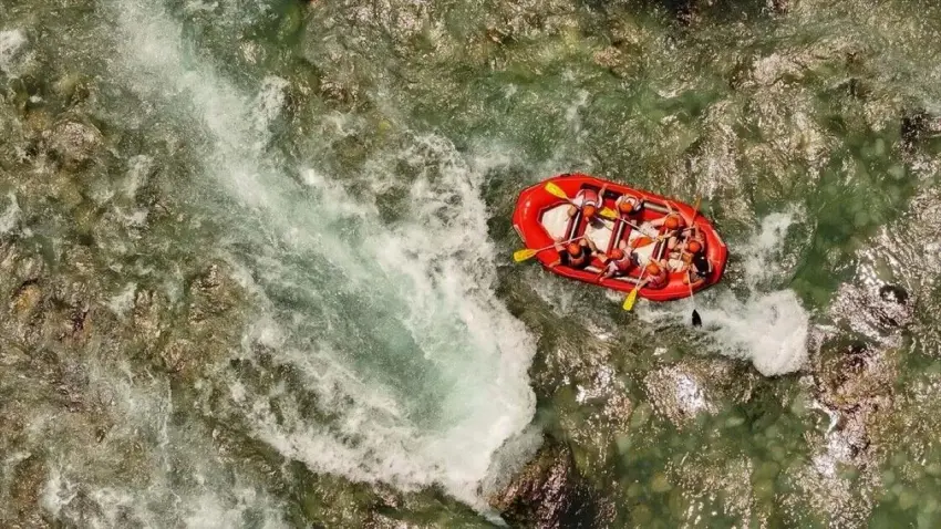 Muğla’da rafting botu devrildi: 12 yaşındaki çocuk hayatını kaybetti haberinin görseli