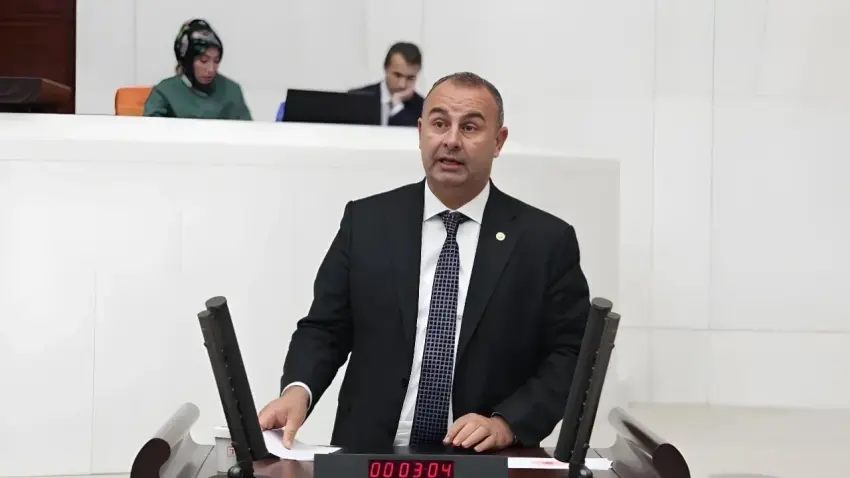YENİ Partili Arslan’dan Menderes’te dikkat çeken soru: Eminseniz neden disipline verdiniz? haberinin görseli