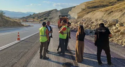 Afyonkarahisar'da yola boya döküldü, araçlar mora boyandı: 2 firmaya 21 milyon TL ceza