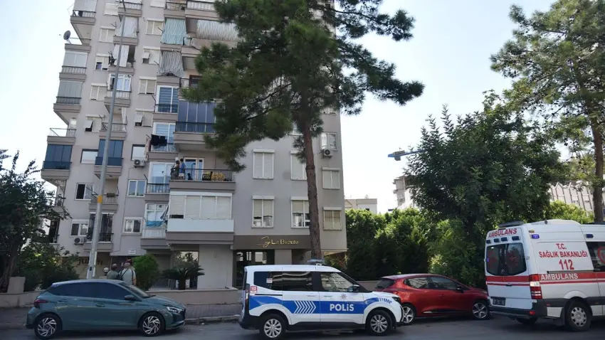 Antalya'da 10 gündür haber alınamayan anne ve kızı evlerinde ölü bulundu haberinin görseli