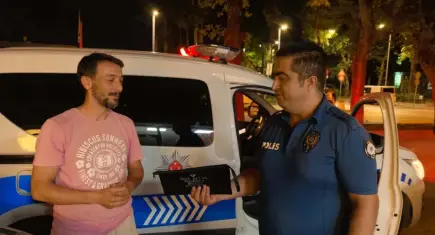Arabasında bulduğu 30 bin lirayı polise teslim etti