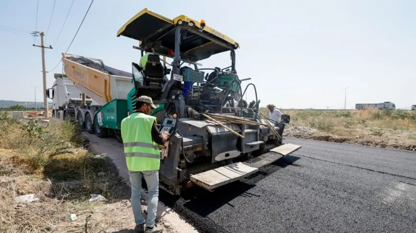 Bergama’da yollar yenileniyor, ulaşım rahatlıyor haberinin görseli