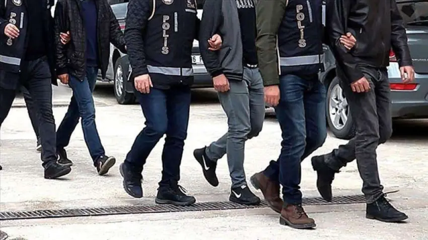 Buca ve Karabağlar’da kaçak ilaç operasyonu: 6 gözaltı haberinin görseli