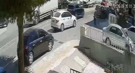 Çorum Belediye Başkanı Aşgın'ın içinde bulunduğu araç zincirleme kazaya karıştı