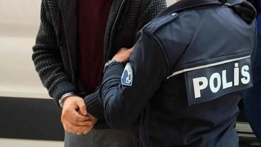 İzmir'de Belediye Başkanı'nın aracına silahlı saldırı haberinin görseli