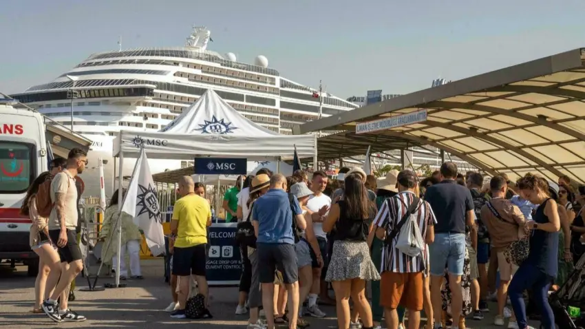 İzmir yılın ilk yarısında 583 bin yabancı ziyaretçiyi ağırladı haberinin görseli