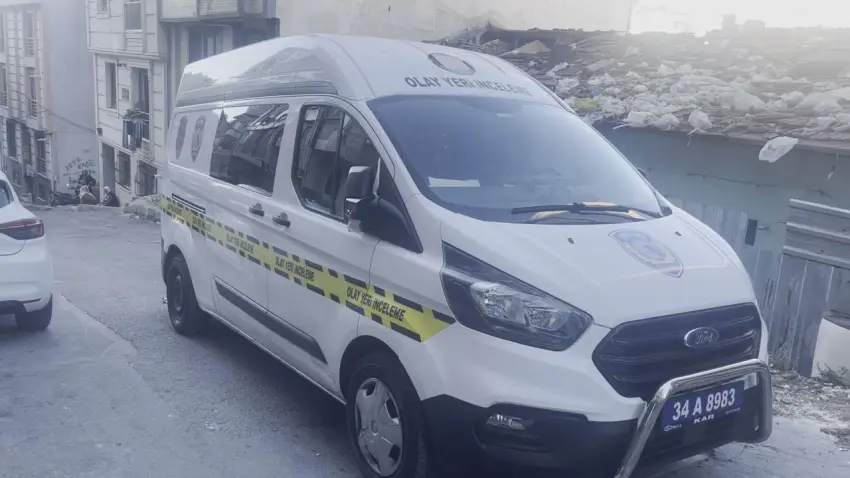 Kötü koku gelen evden silahla başından vurulmuş erkek cesedi bulundu haberinin görseli