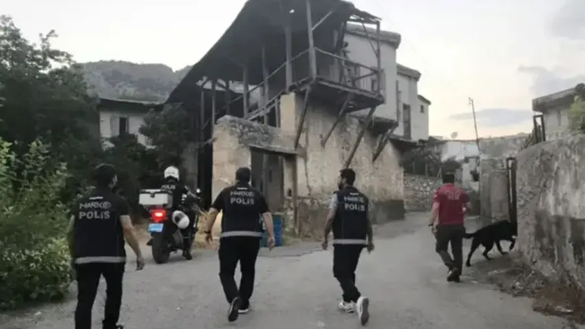 Kozan'da 8 mahallede narkotik mesaisi: 12 gözaltı haberinin görseli
