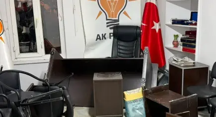 Kütahya’da AK Parti İlçe binasına saldırı