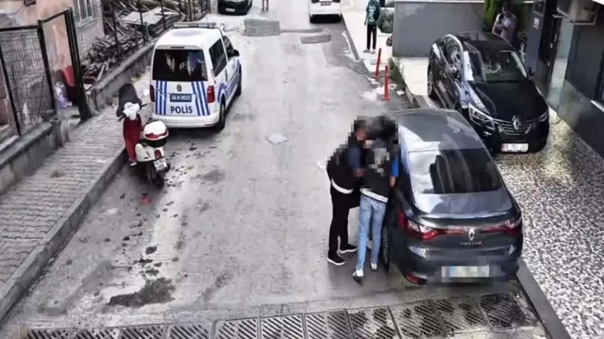 Pencereden uyuşturucu satan şüpheli yakalandı: Müşterisi serbest, satıcı tutuklandı haberinin görseli