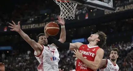 12 Dev Adam Almanya'da ucu ucuna kaybetti: Türkiye Hırvatistan'a 95-94 mağlup oldu!