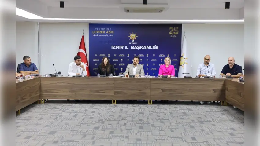 AK Parti İzmir’de 30 ilçenin tanıtım ve medya başkanları toplandı haberinin görseli