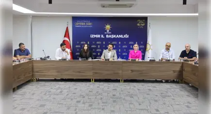 AK Parti İzmir’de 30 ilçenin tanıtım ve medya başkanları toplandı