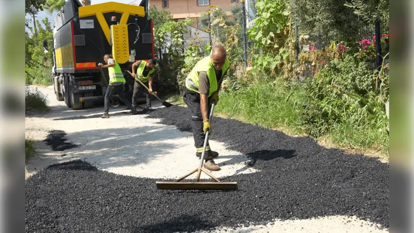 Kemalpaşa’nın yollarında yenileme seferberliği: 7 bin ton asfalt serilecek haberinin görseli