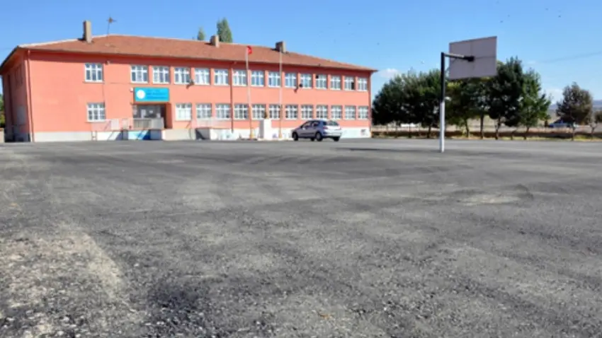 okul bah&ccedil;esi